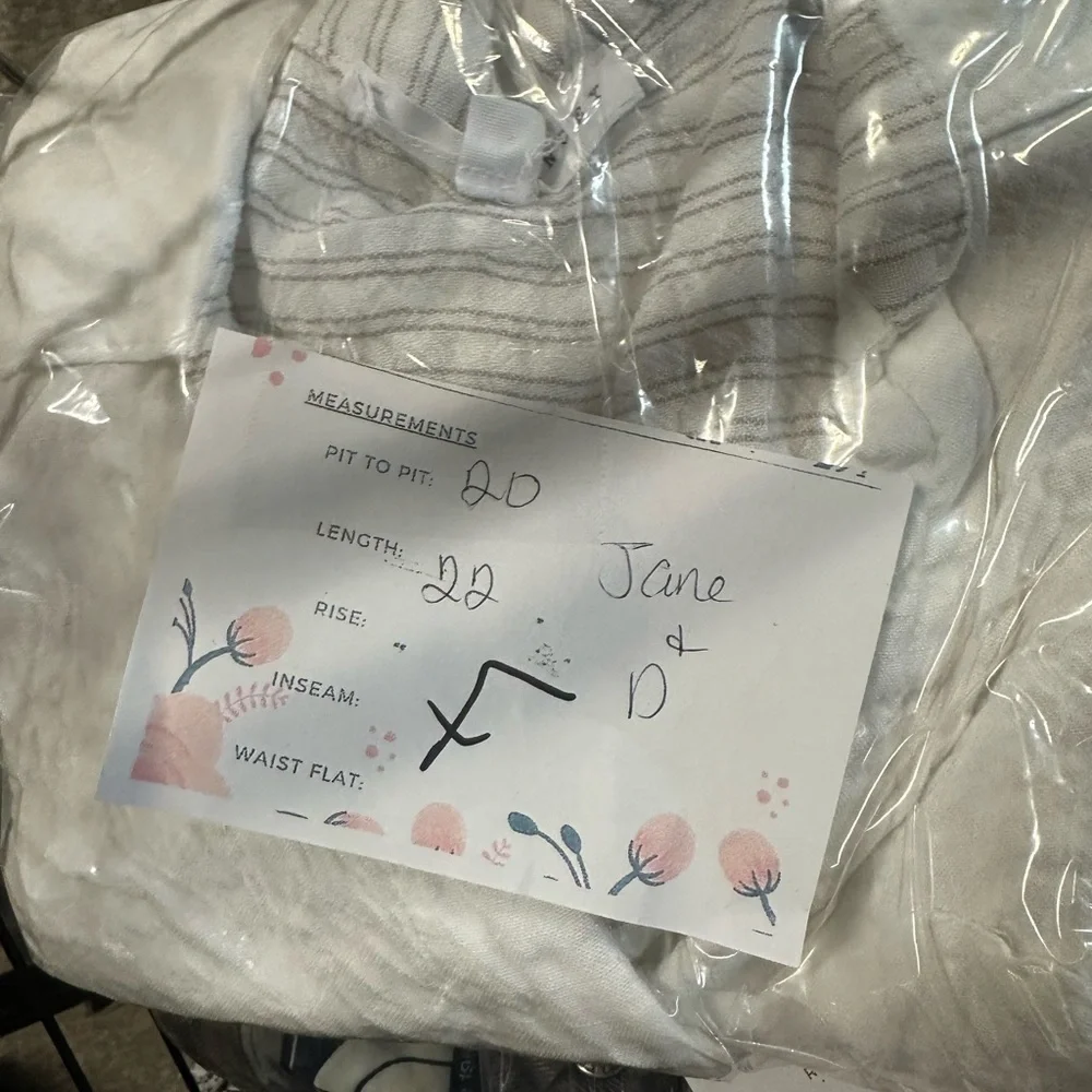 JANE & DELANCEY white shirt sleeve lightweight blouse.  SMALL - Picture 10 of 10